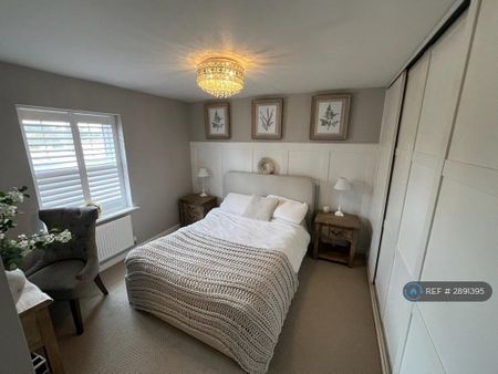 4 bedroom detached house to rent - Photo 3