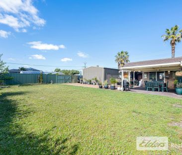 Charming 3-Bedroom Home Just Metres from Safety Bay Beach! - Photo 2