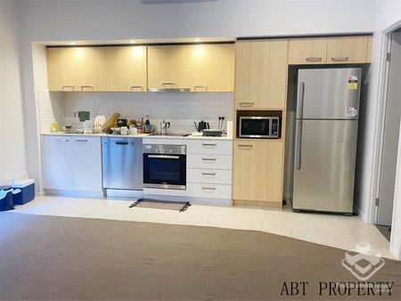1B1B Apartment with courtyard - Walk To Transport And Shops - Photo 4