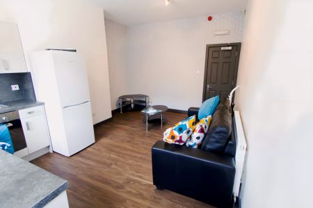 3 Bed 1 Bath - Photo 2