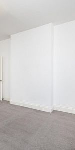 2 bedroom flat in Kingston upon Thames - Photo 3