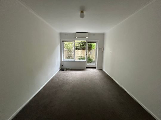 2 / 11 Truganini Road, CARNEGIE - Photo 1