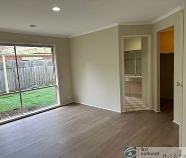 12 Furze Court, Cranbourne West - Photo 3