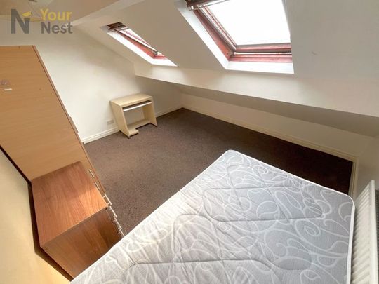 Room 5, Westfield Road, Hyde Park, Leeds, LS3 1DF - Photo 1