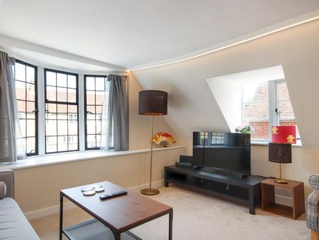 High Street - Photo 3