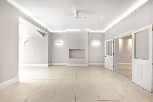 This impressive Edwardian house is presented in immaculate condition. - Photo 1