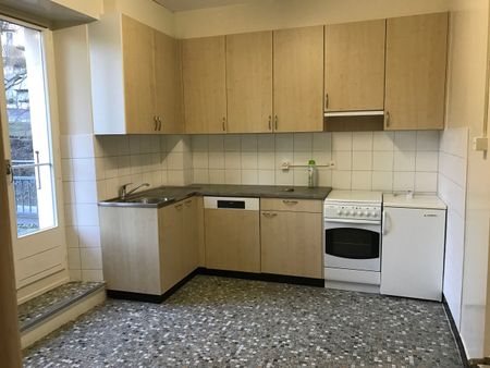 Charming 2.5 room apartment – Available from 01.03.2026 - Photo 3