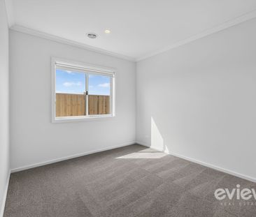Beautiful family home in Beveridge estate! - Photo 4