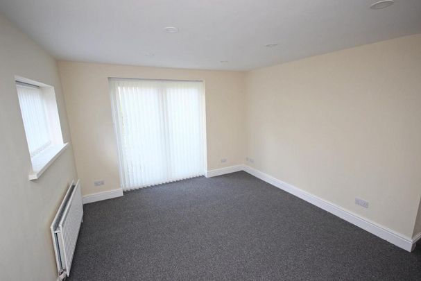3 bedroom semi-detached bungalow to rent - Photo 1