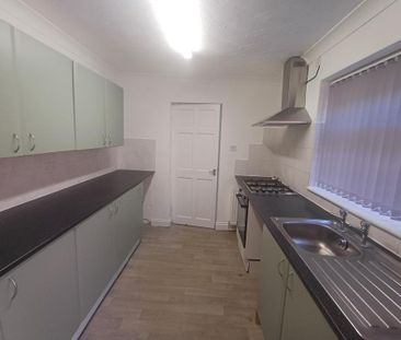2 bedroom terraced house to rent - Photo 4
