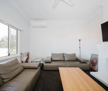 Stunning location close to the beach. - Photo 2