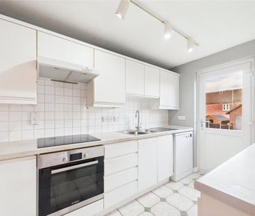 3 bedroom terraced house to rent - Photo 2