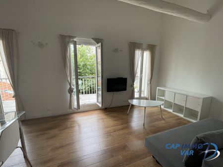 Location Appartement 2 pièces 45m² MARSEILLE 5ème - Photo 2