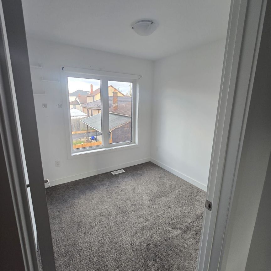 For Lease - 18 Marina Palace N/A, Welland, Ontario - Photo 1