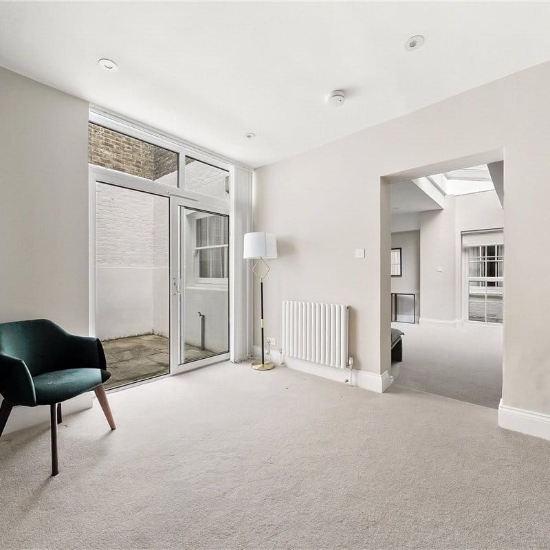 A smart and spacious ground and lower ground fourbedroom maisonette (with outside space) in Southwell Gardens running west off Gloucester Road. Tenancy Length: Minimum 12 months EPC rating C | Council Tax Band F - Photo 1