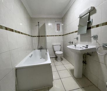 4 bedroom apartment to rent - Photo 3
