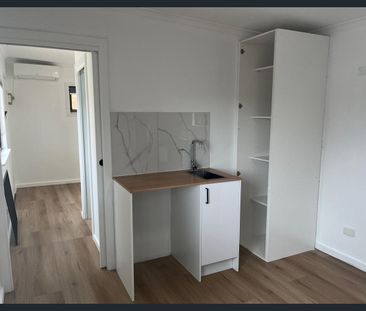 Cosy, Light-Filled Bungalow in Prime Location - Photo 3