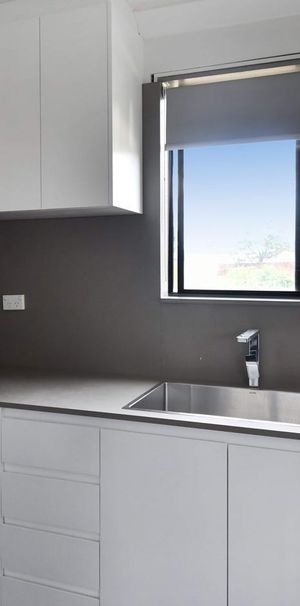 Modern One-Bedroom Flat in Lurnea - Photo 1