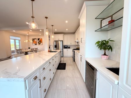 For Lease - 2557 Bandsman Crescent, Oshawa, Ontario - Photo 2