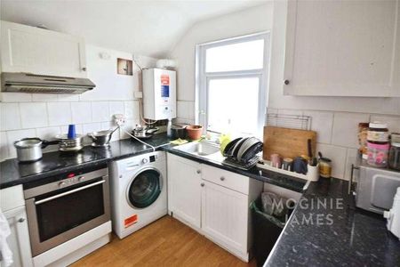 First Floor Flat, Tewkesbury Street, Cardiff, CF24 - Photo 4