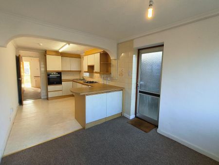 3 bedroom bungalow to rent - Photo 3