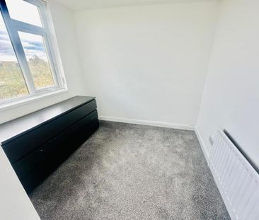 3 bedroom flat to rent - Photo 6