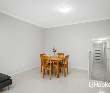 Great 3 Bedroom Home - Walk to Station & Shops! - Photo 2