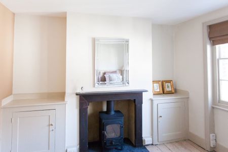 5 Bed Terraced House, Daleham Mews, NW3 - Photo 3