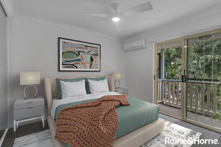 Spacious, Fully Air Conditioned Townhouse in sought after Street! - Photo 3