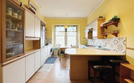 A spacious property on a quiet residential street in Redland, within walking distance of local amenities and Durdham Downs. - Photo 5