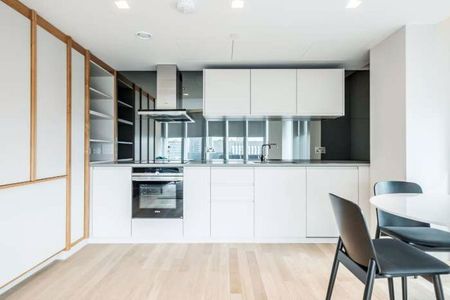 Manhattan Loft Gardens, 20 International Way, London - Photo 2