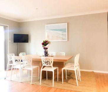 Modern Family Home - Photo 3