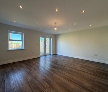4 bedroom semi-detached house to rent - Photo 2