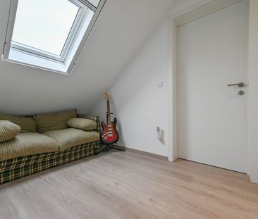 Recent gerenoveerde gezinswoning te Sint-Eloois-Winkel - Photo 2