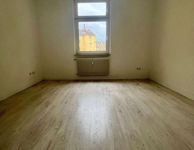 Krimstraße 1-schöne 2 ZKB Wohnung im 1.OG *ab sofort* zu vermieten - Photo 1