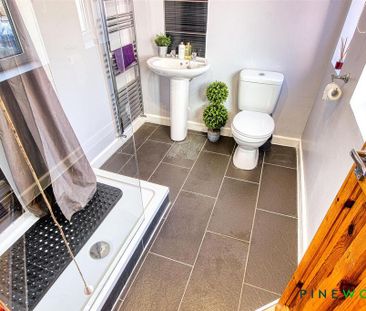 2 bedroom end of terrace house to rent - Photo 2