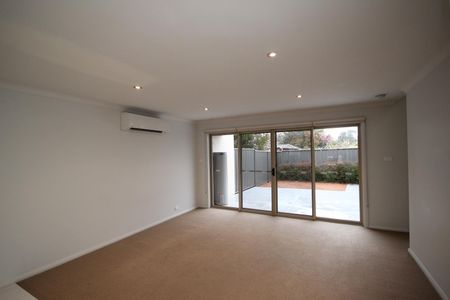 3/9 Maria Place, Lyons ACT 2606 - House For Rent | Domain - Photo 2