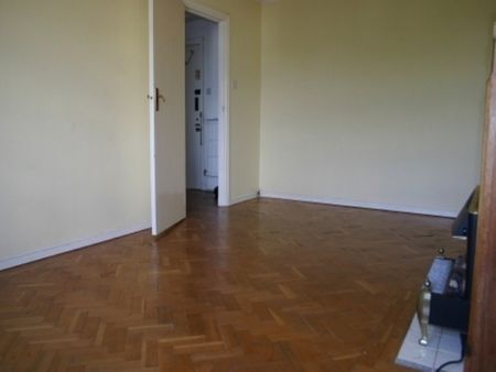 1 Bed Flat, Park Hill Court, CR0 - Photo 2