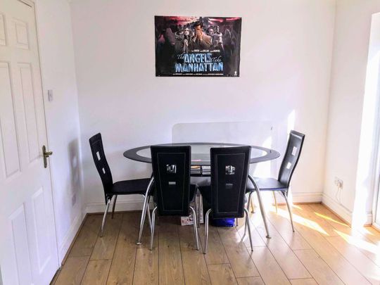 Tyrrell Square Room 6 - Photo 1