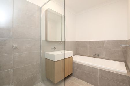 10 Teague Crescent, Braybrook VIC 3019 - Photo 2