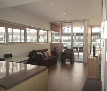 Modern 1 Bedroom Unit with furniture in Prime Hamilton Location - Photo 2