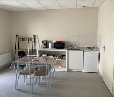Location Appartement 1 pièce 23m² - Photo 3