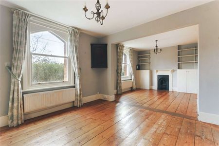 A well appointed four bedroom family home. - Photo 3