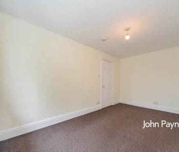 Terraced House to rent - Marmadon Road, London, SE18 - Photo 4