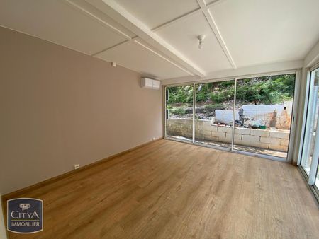 Location Appartement 4 pièces 105m² ST DENIS 97400 - Photo 3