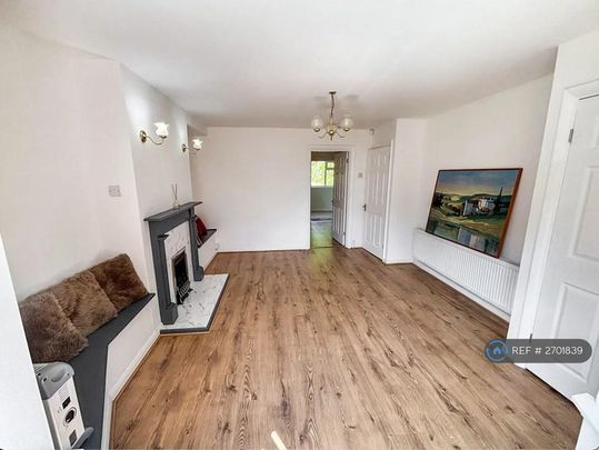 3 bedroom semi-detached house to rent - Photo 1