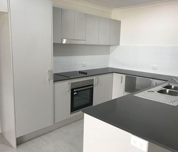 Modern Landsborough Duplex - Photo 4