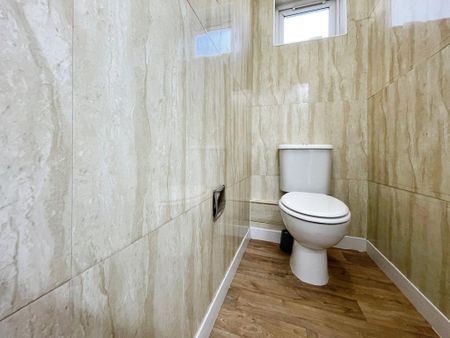 1 bedroom in a house share to rent - Photo 3
