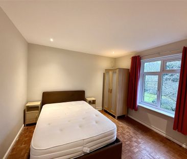 Simons Court, Lovelace Road, Surbiton, Surrey, KT6 flat to rent - Photo 3