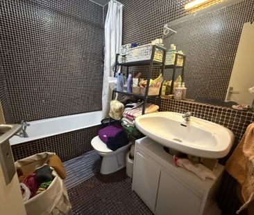 Location Appartement 2 pièces 31m² HYERES 83400 - Photo 3